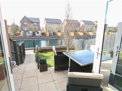 DOUBLE DOORS TO GARDEN